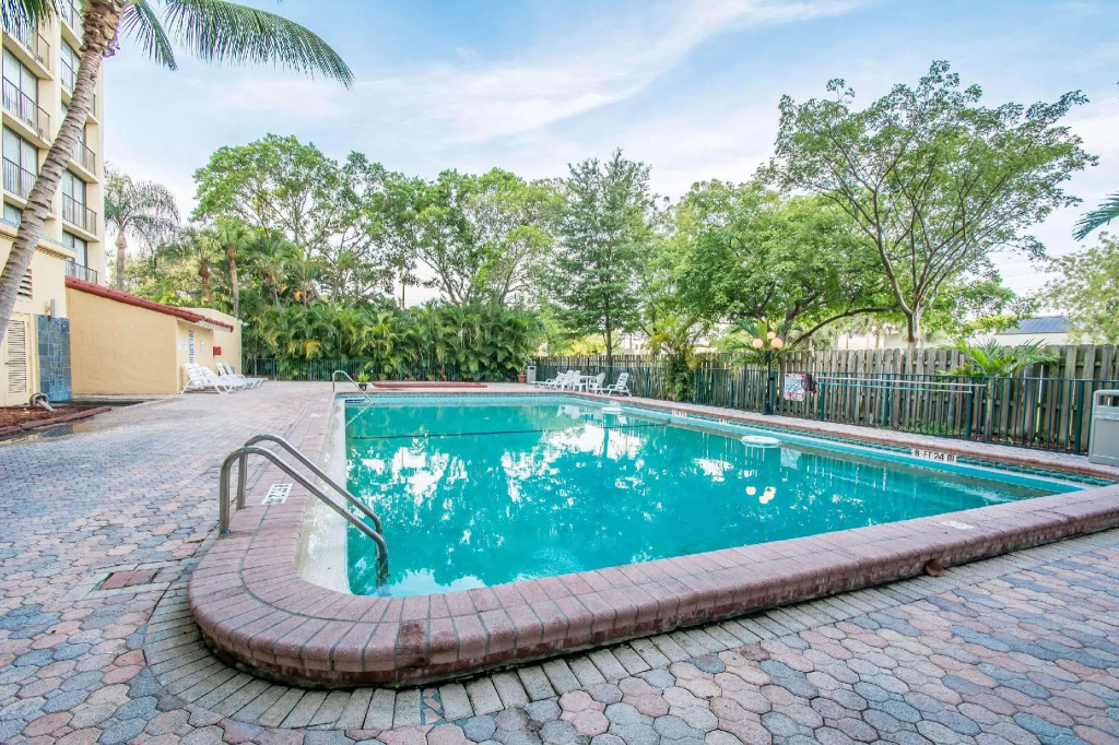 North Miami Beach Gardens Inn & Suites