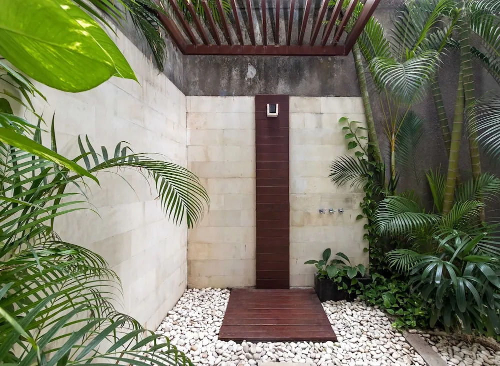 Villa Rubina - Luxury Pool Villa in Batu Belig Next to the Beach