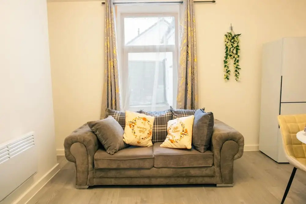 Cozy 2BR Flat Near Cardiff City Centre Stadium Shops Uni
