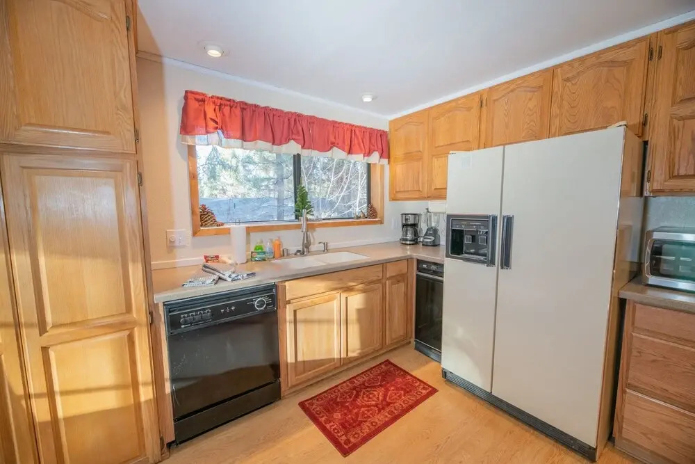 Fox Pines Retreat - Open Floor Plan With Foosball, Ping Pong, And A Hot Tub! 3 Bedroom Cabin