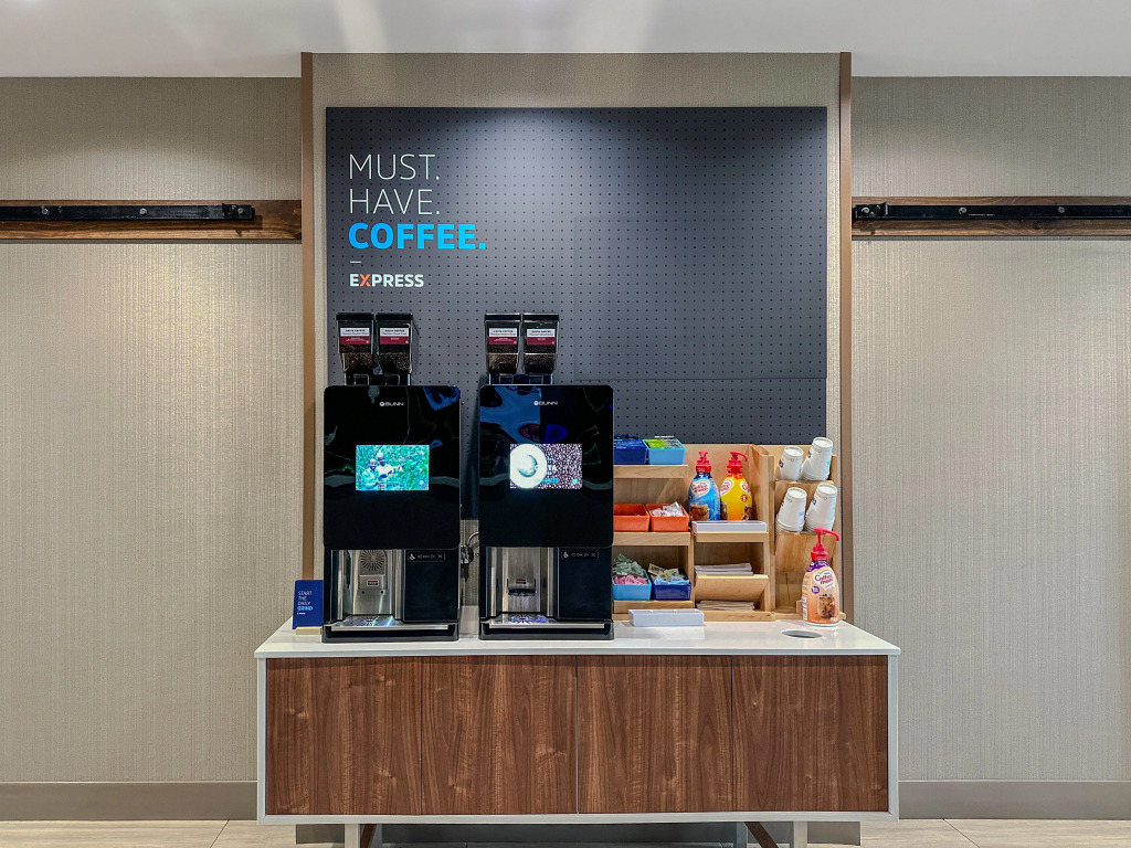 Holiday Inn Express & Suites Terre Haute by IHG
