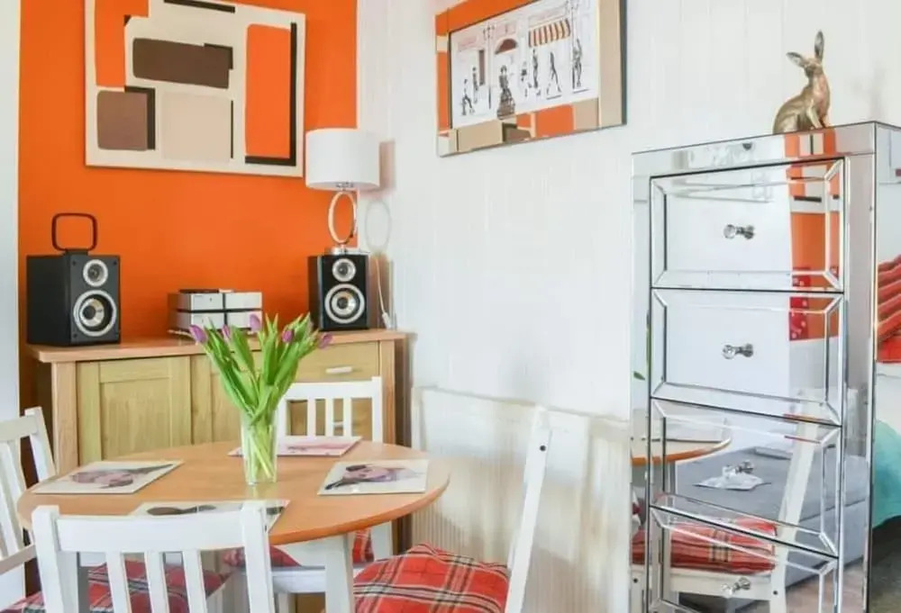 1 Bed Studio Sleeps 4 - Seaside, Dog Friendly