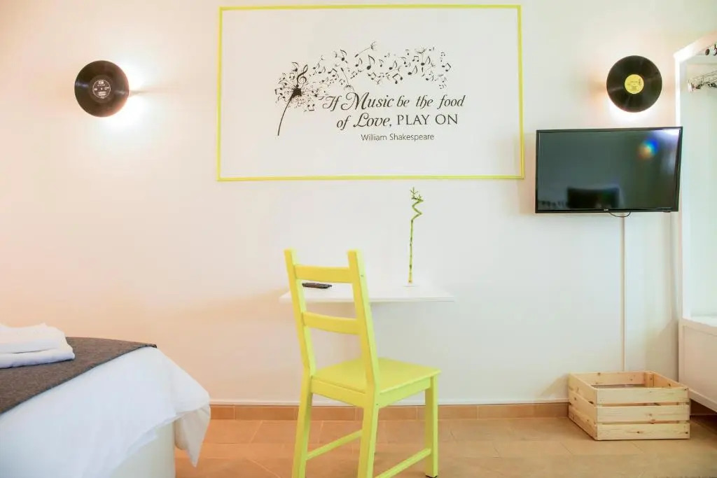 Vinyl Flat Bed & Breakfast - Rooms