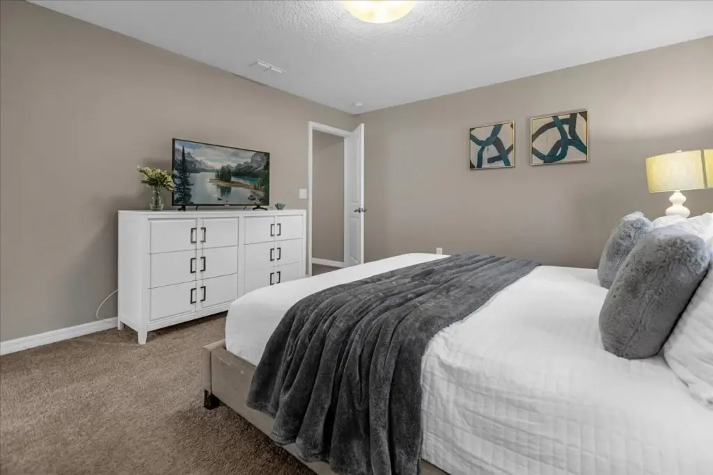 4 Bedrooms 3 Bathrooms Storey Lake 3195 Pp