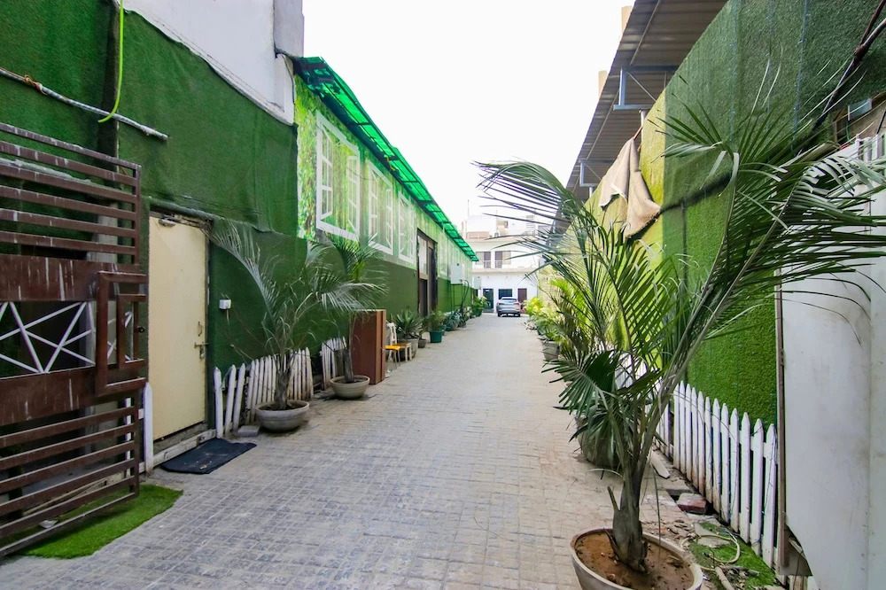 FabHotel Signature Luxe Inn