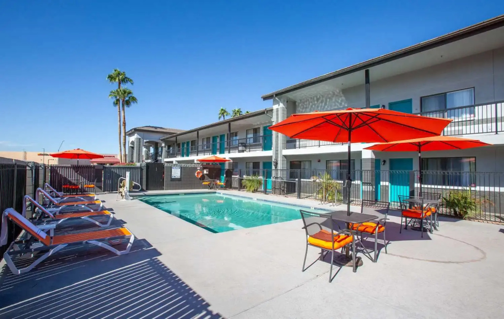 The Hotel Serene Glendale Peoria, Surestay Collection by Best Western