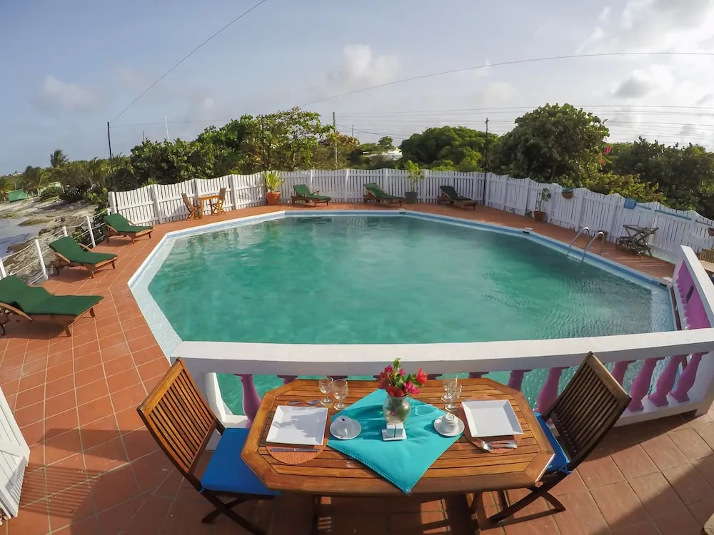 Arawak Beach Inn