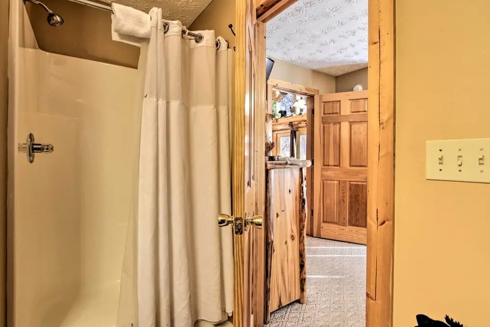 Cabin w/ Breathtaking Views, Pool Access & Theater