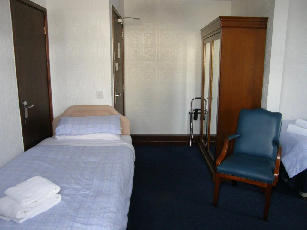 Links Lets Room Only
