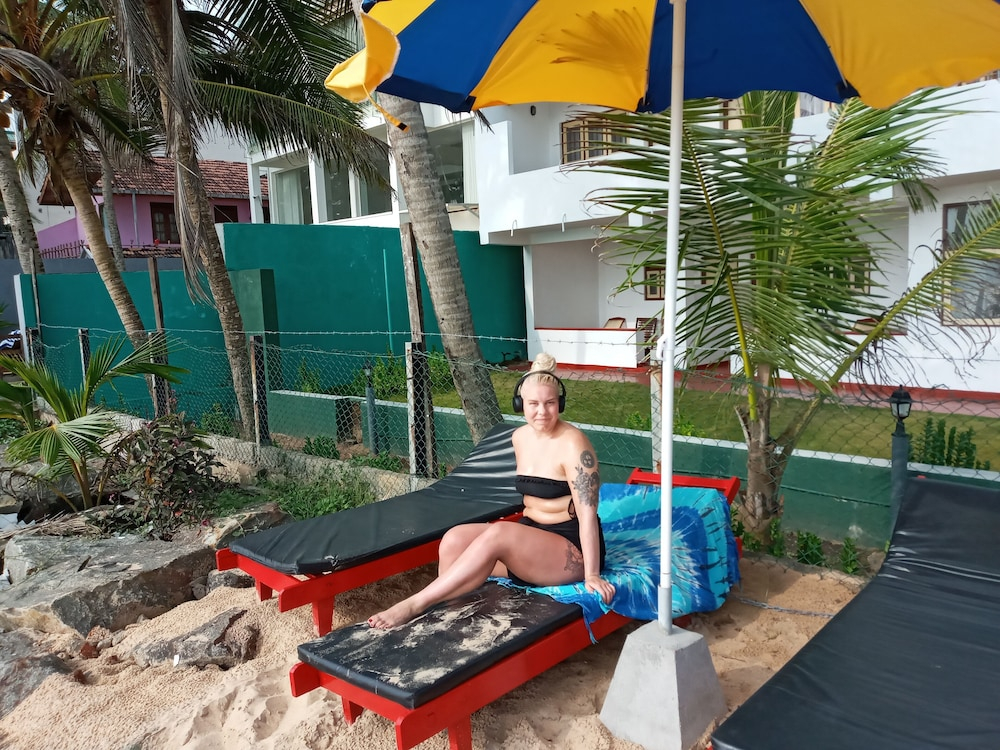 New SeaSide Inn Hikkaduwa