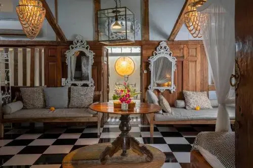 Villa Kalis, 10BR, Sleeps 24, Perfect for Groups, Best Value Seminyak