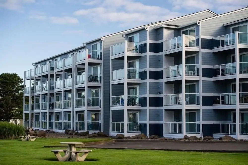 Waters Edge 208
