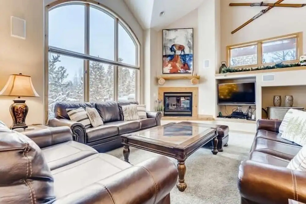 Perfect For Your Family Vacay With Private Hot Tub! 4 Bedroom Home by RedAwning