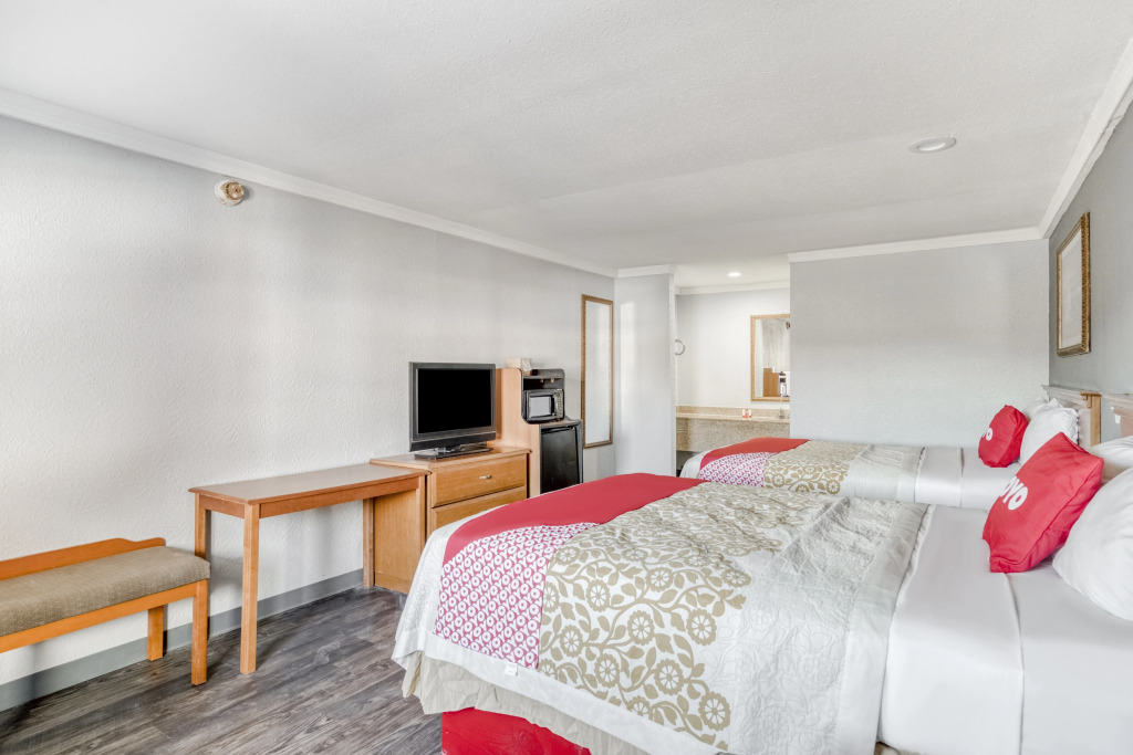 OYO Hotel Pineville LA Hwy 165