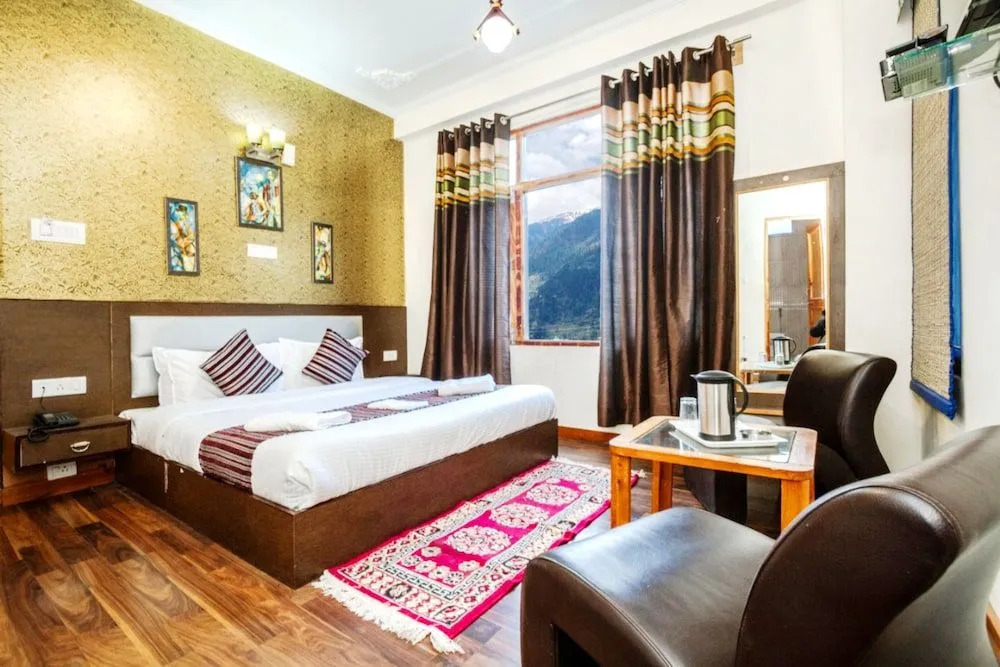 Goroomgo Hotel Hillside View Manali