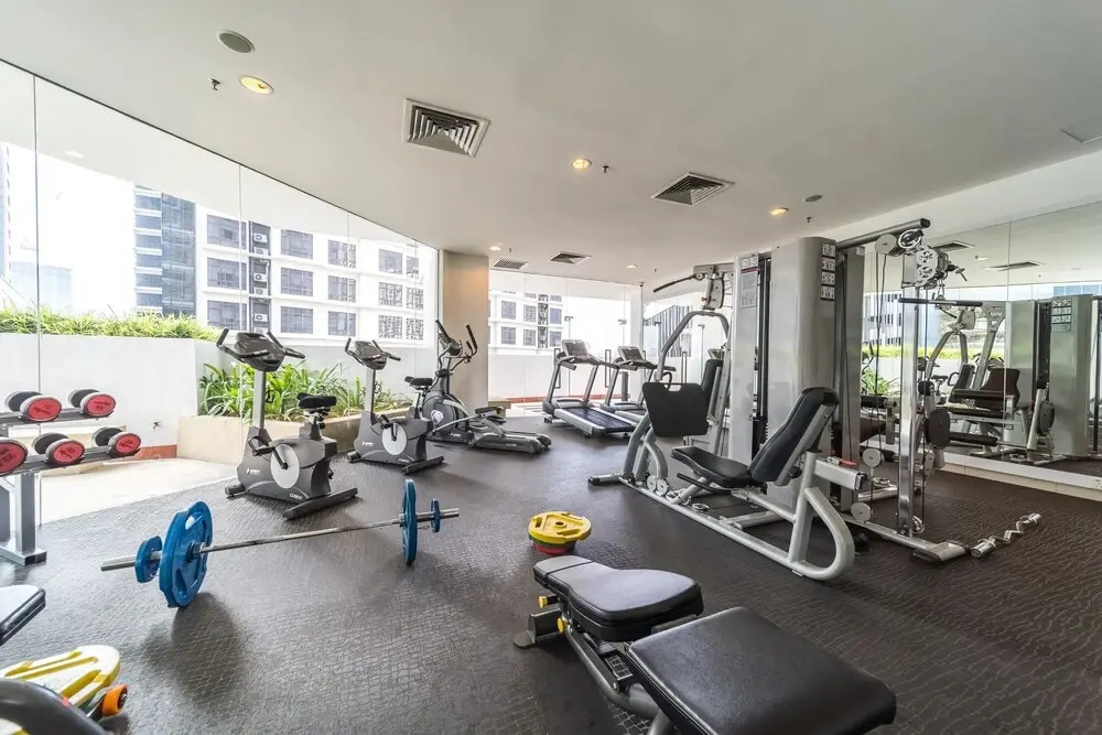 Crest Jalan Sultan Ismail by OYO Rooms