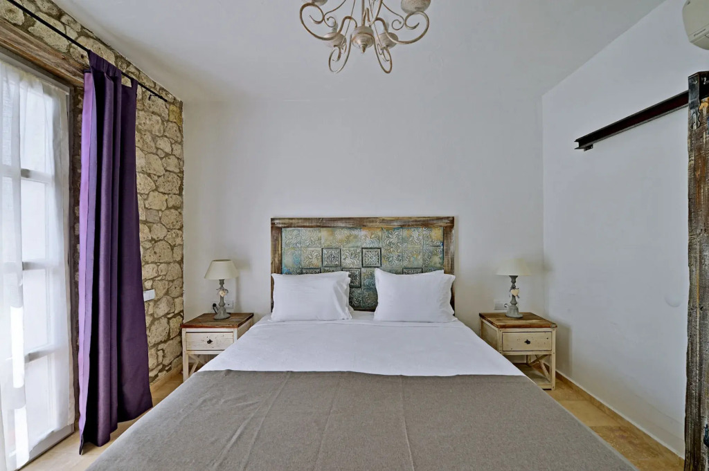 Bay C Hotel