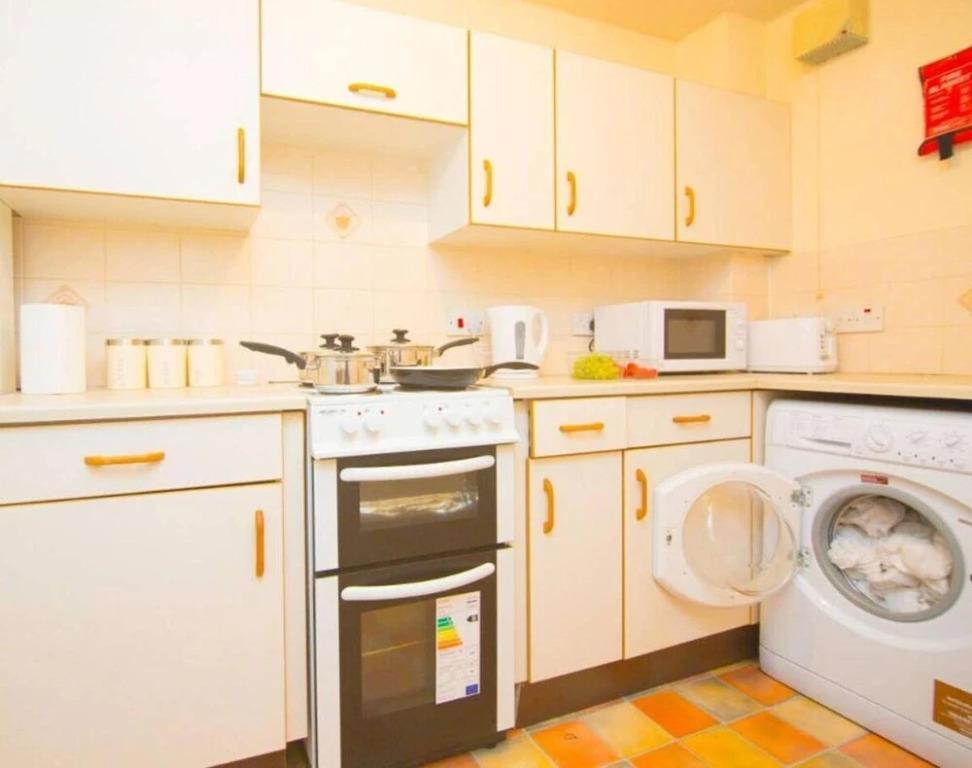 Ivy Place Airport Apartment