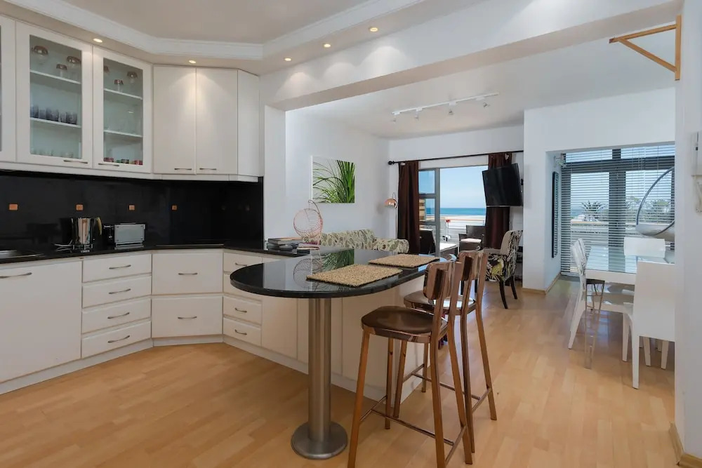 Caprice Court 7