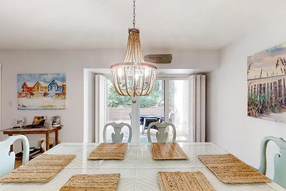 2-story Condo With On-site Pool, Private Patio, & W/D - Near Beach/golf