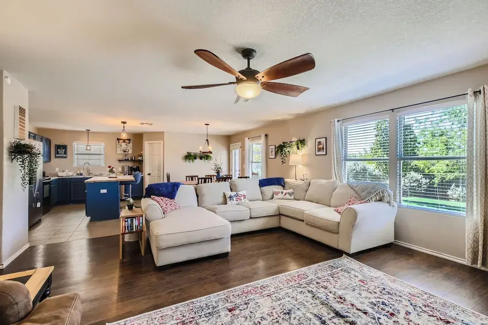 The Patriot House + Pet Friendly + Hot Tub + Fire Pit