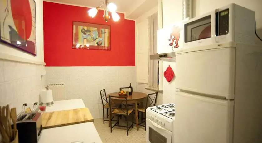 Absolute Colosseum Apartment