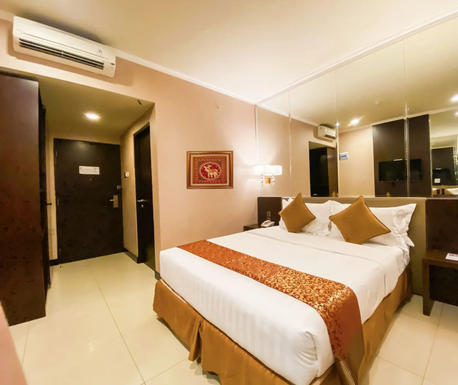 Grand Paragon Hotel