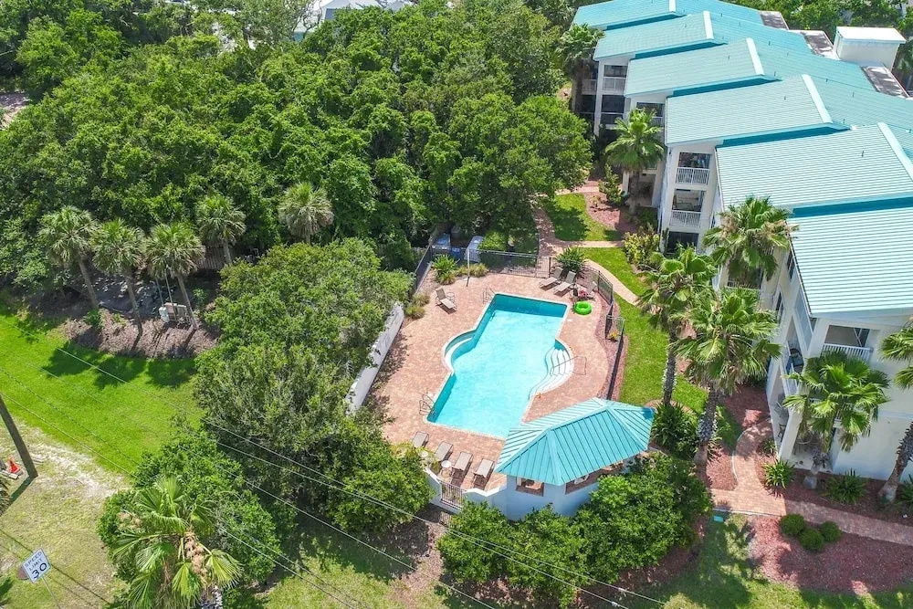 Dog-friendly Vacation Home Close to the Beach With Pool & Screened Porch