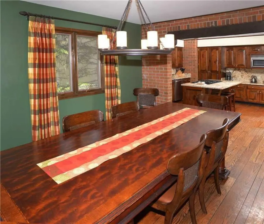 Sunburst Residence 5 Bedrooms 3.5 Bathrooms Home