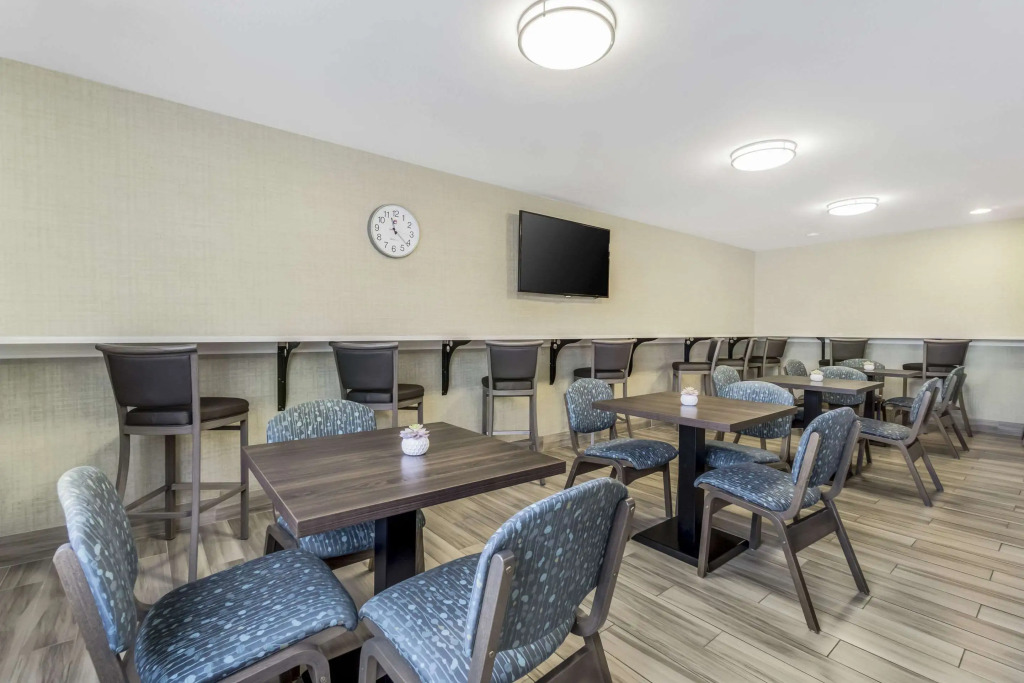 Comfort Inn & Suites Pacific - Auburn