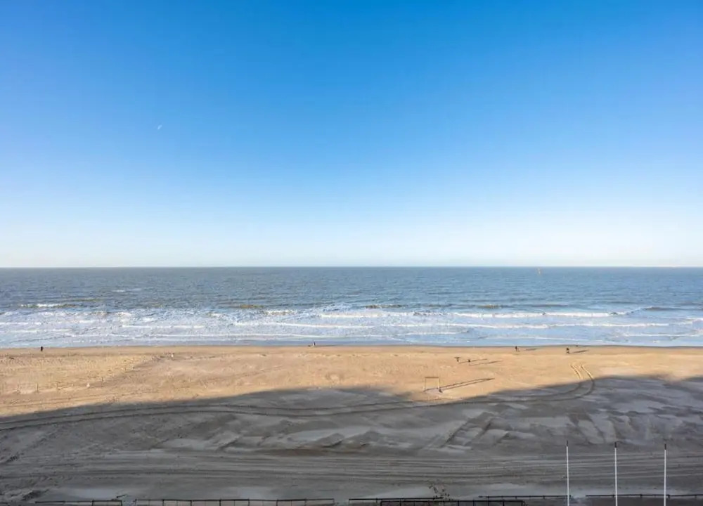 Spacious 9-guest Knokke Apt