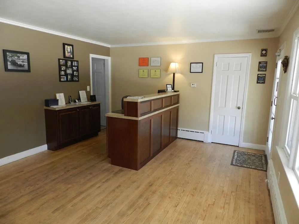 Broadway Court Motel