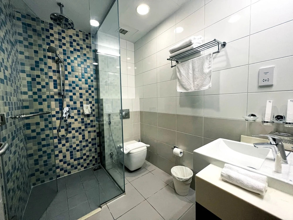SuperHost - Peaceful 1BR Apt With Balcony in Front of the Sea