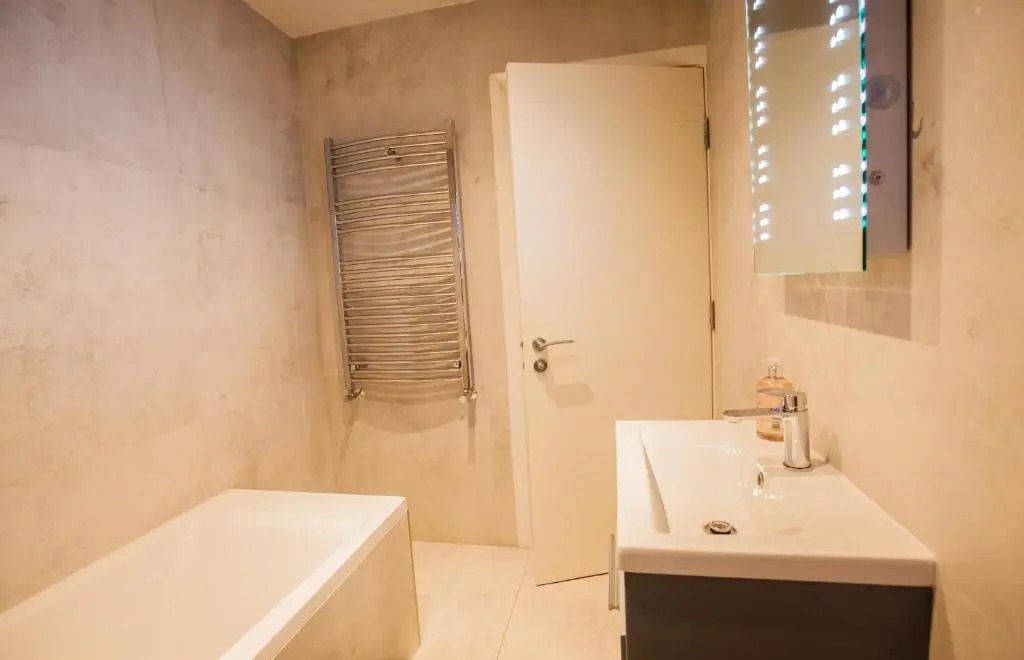 Surbiton Luxury Garden House 19A