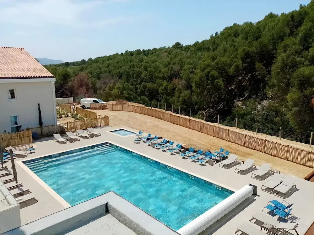 Nice Apartment With Shared Pool