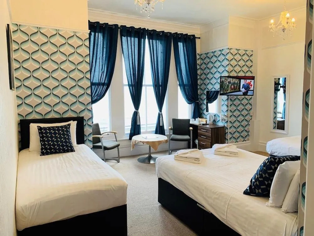 Four Oaks Hotel