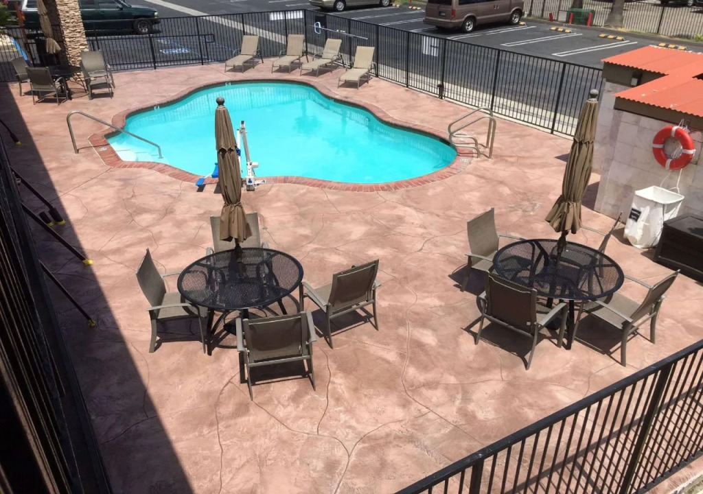 Econo Lodge Inn & Suites Escondido Downtown
