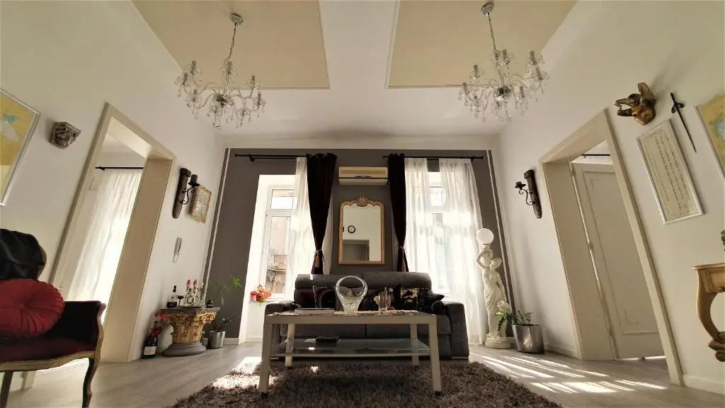 Cont- Luxury Heritage Apartment