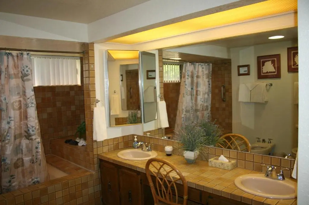 Spacious 1 BR/1 BA Keauhou Gardens condo at Kona Coast Resort