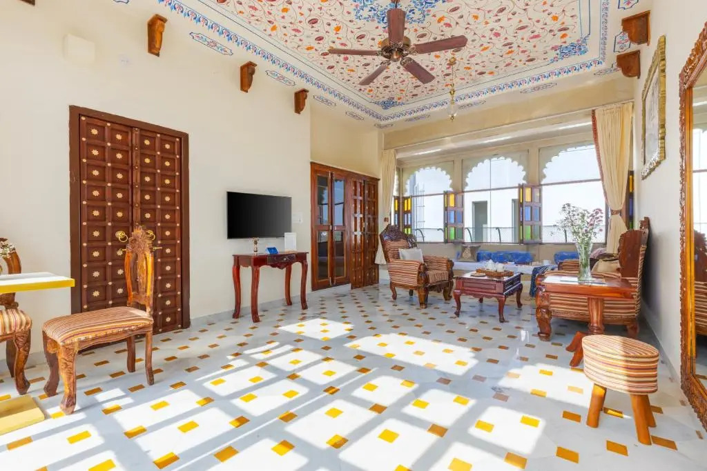 Saffronstays Kilakot Suite with Private Plunge Pool