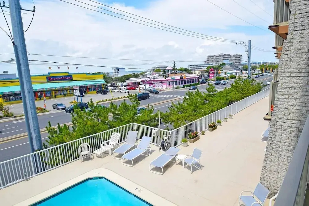 Jada 2b 1 Bedroom Condo by RedAwning