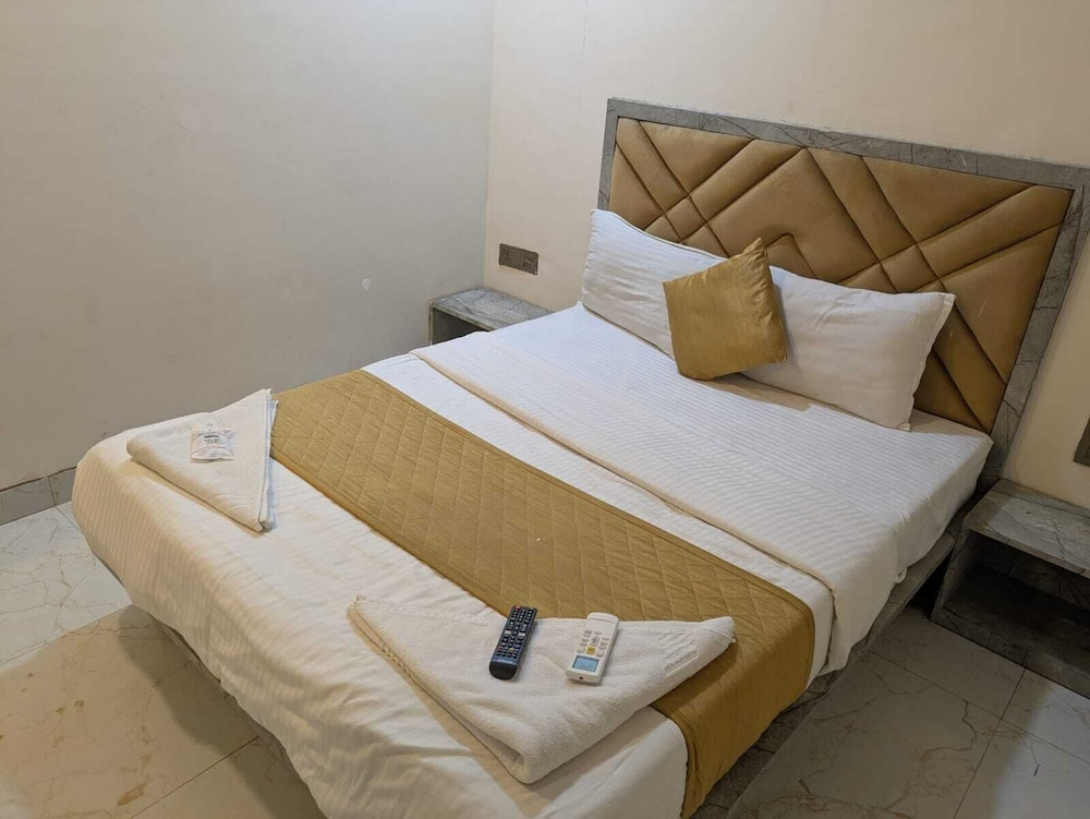 FabHotel Pride Suitz