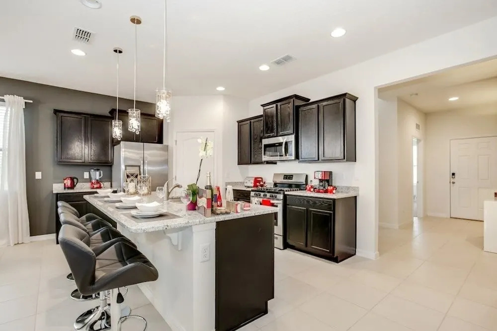 6070BOA Luxury 6 Bedroom 5.Bath Home With Spa 6 Villa by RedAwning