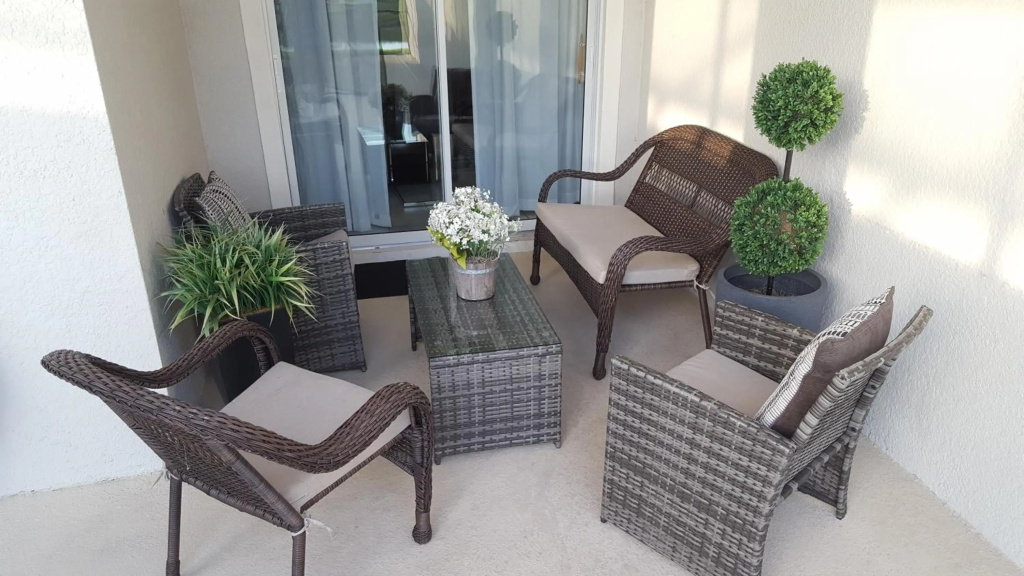 4 Bedroom Private Lakefront Town Home at Storey Lake near Disney World Parks