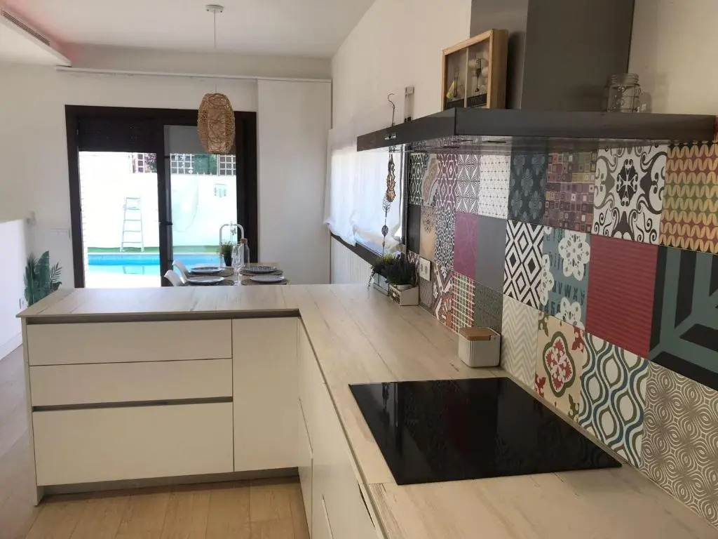 R127 Moderna villa cerca del mar