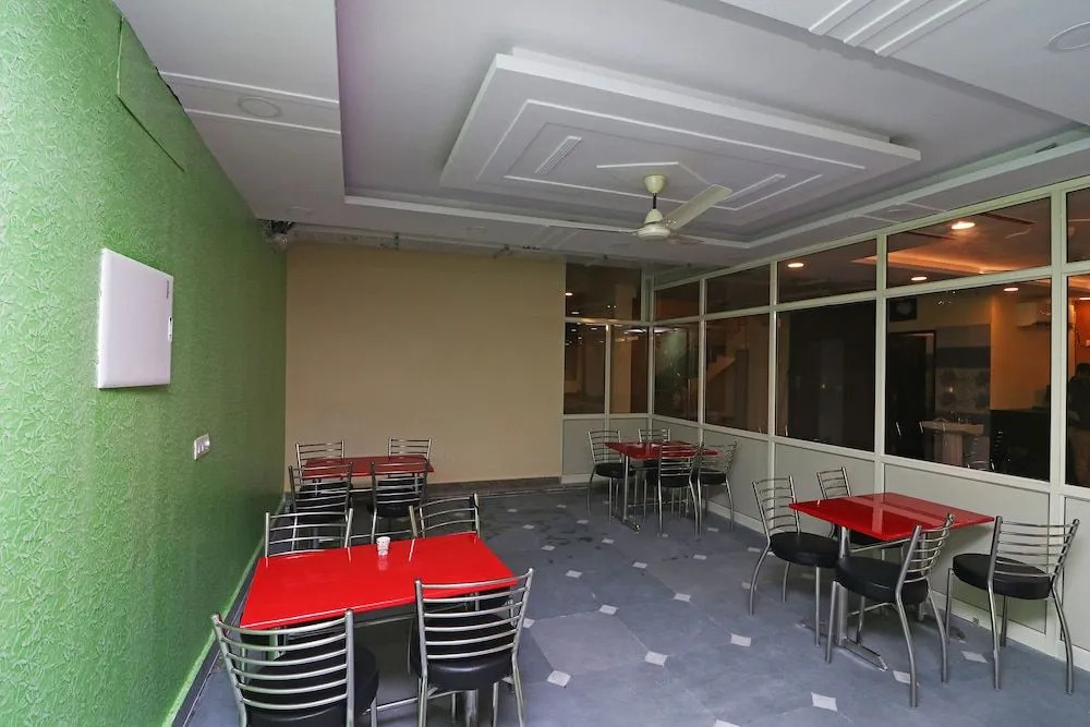 Oyo Flagship 27639 Sector 69
