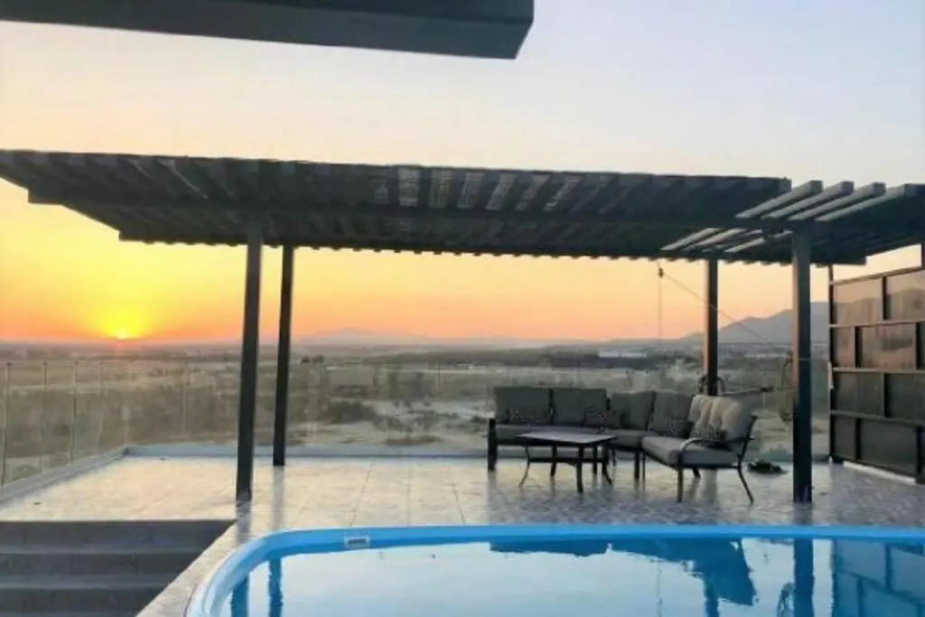 Lovely 3BR condo with Pool FREE Parking