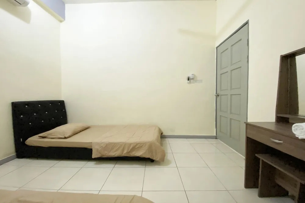 OYO 90212 Anna Kota Apartment