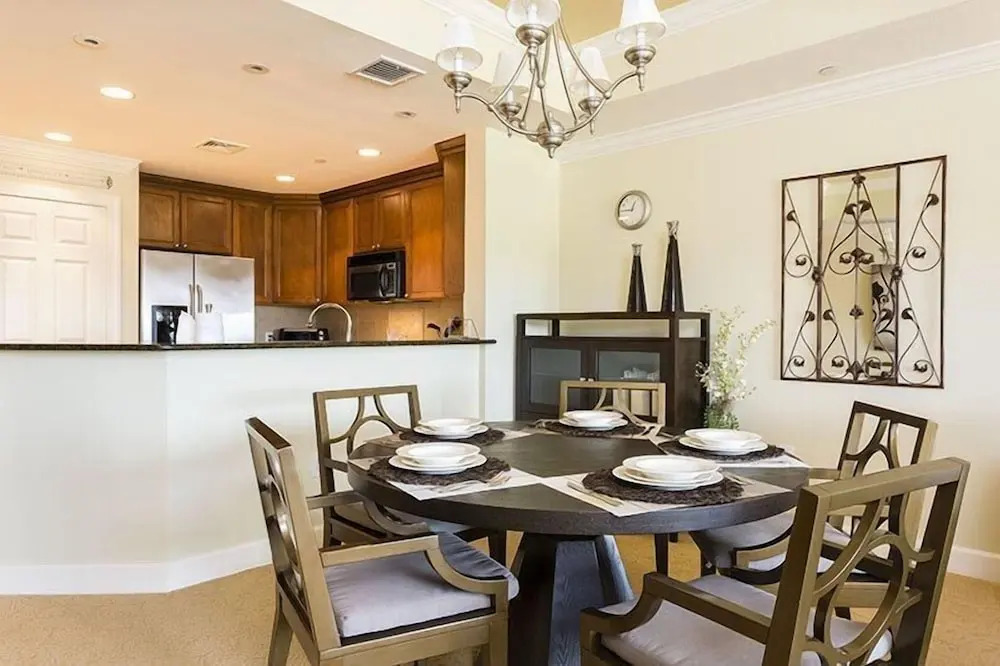 Condo Centre Court Living 3 Bedroom Reunion