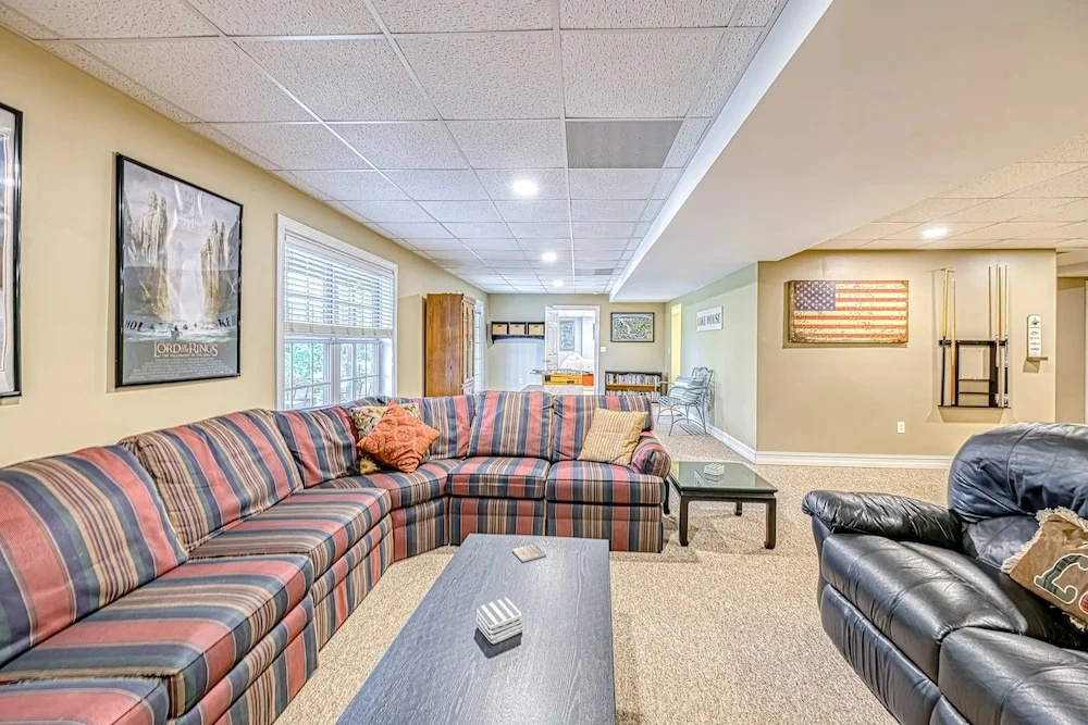 Lake Lovers Delight - Lakefront Home With Private Dock & Pool Table - Dogs OK